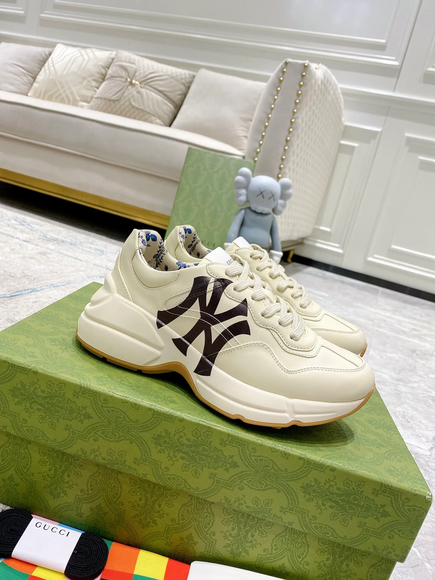 👟👟Ex-factory price P480👟👟 GUCCI Gucci dad shoes. The original disassembly took more than 3 months to develop 1:1. The version has been upgraded again, chips, packaging, imported cowhide, and all made with computerized cars. Couple 👫 style 🔜Versatile in all seasons 🔜 Fashion 🔜 Personality 🔜 Differentiation 🔵 More than 20 layouts in the whole series, welcome to inquire for pictures Outsole: the latest original developed TPU vacuum. Upper: imported cowhide🐮. Inner lining: original A-grade mixed sheepskin🐏. Foot pads: original A-grade mixed sheepskin. 💯Full set of packaging. Medium and low straps with LOGO.